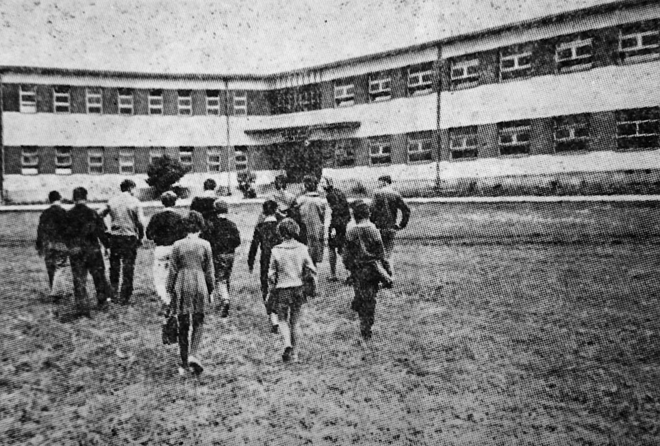 OŠ "Đura Jakšić" (fotografija iz 1968. godine)